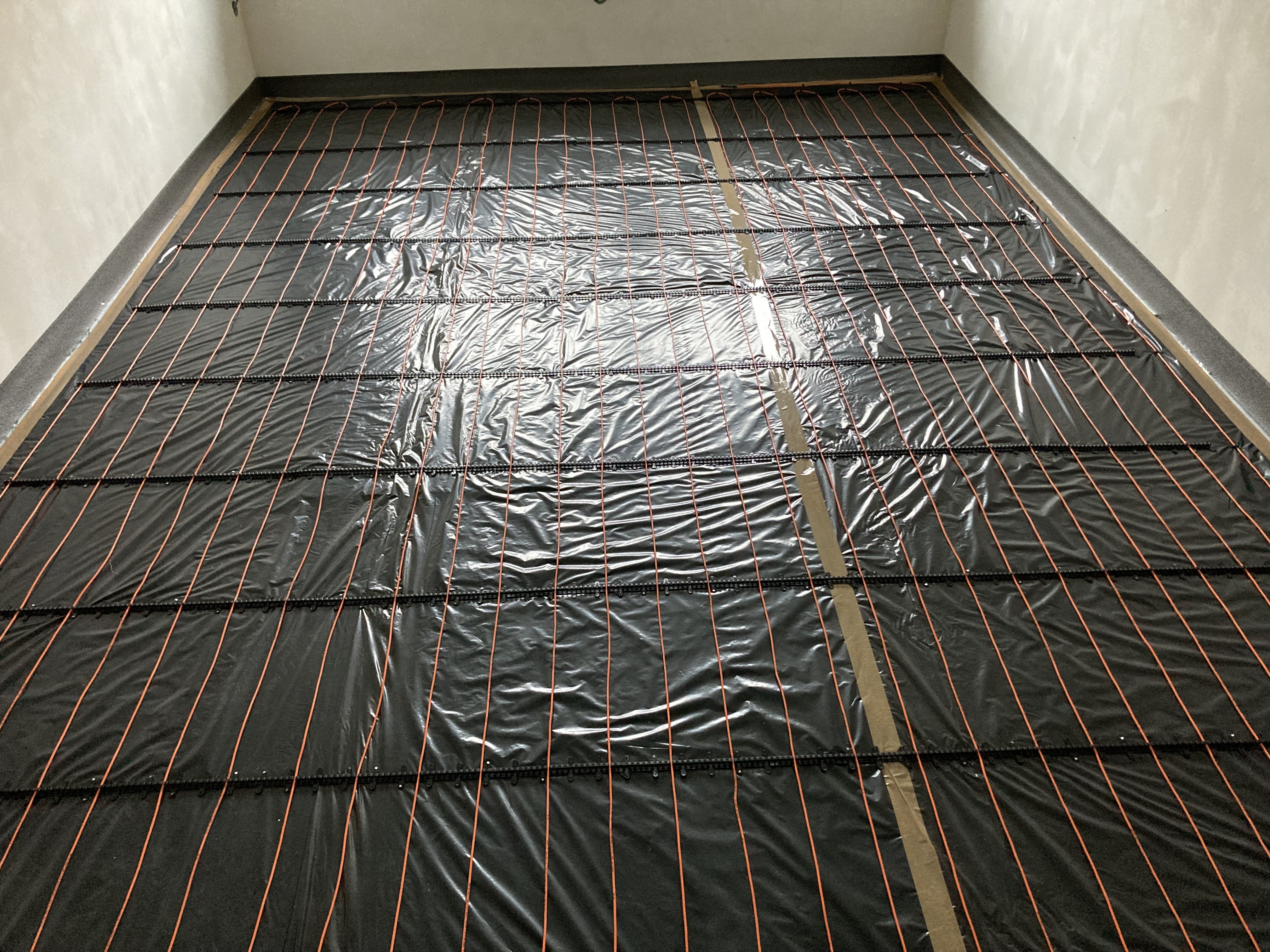 Podlahov� topen� Plze�