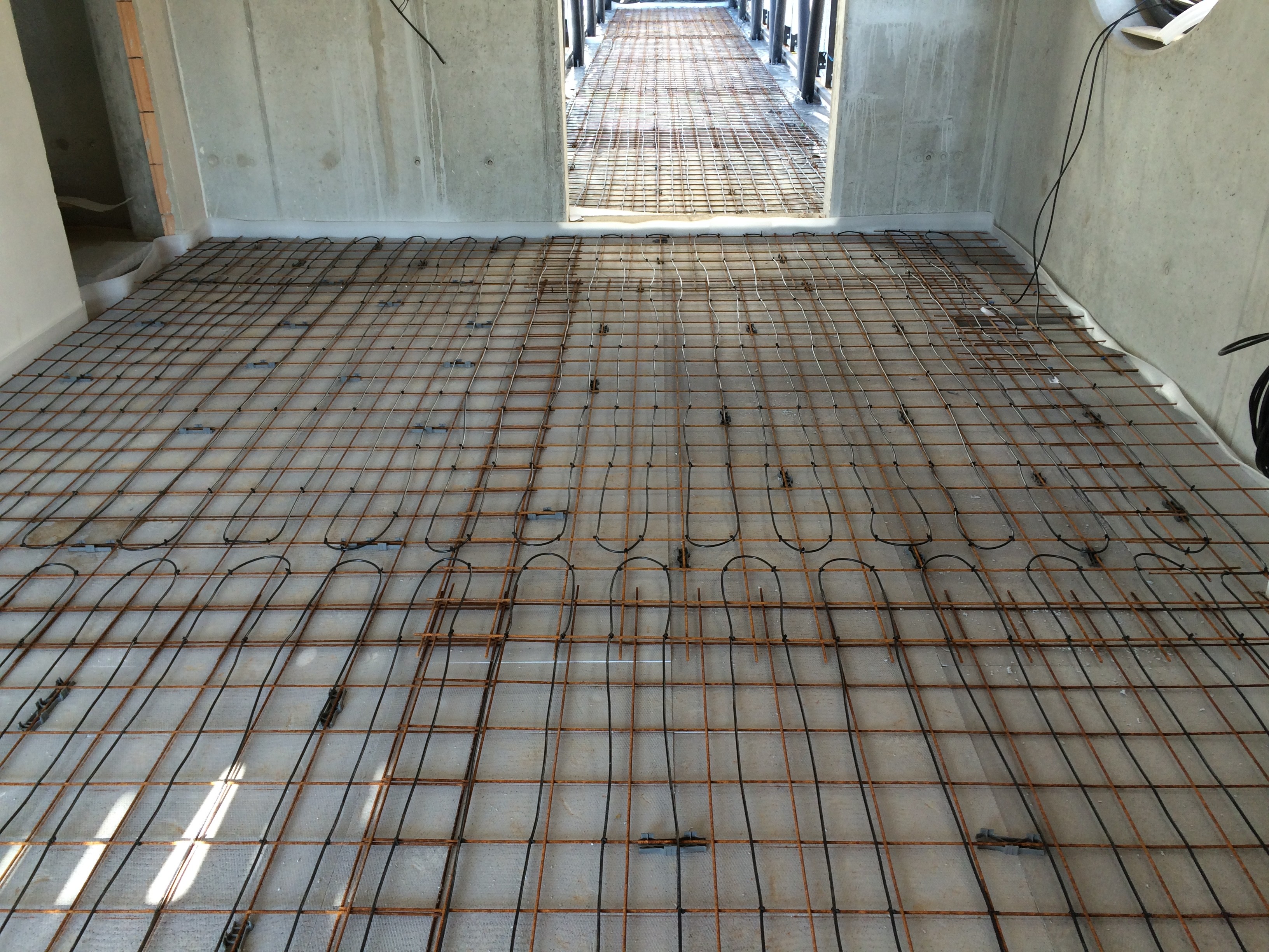 Temperov�n� heliportu a spojovac� chodby Plze�